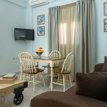 Apartamento Spyros With Pool